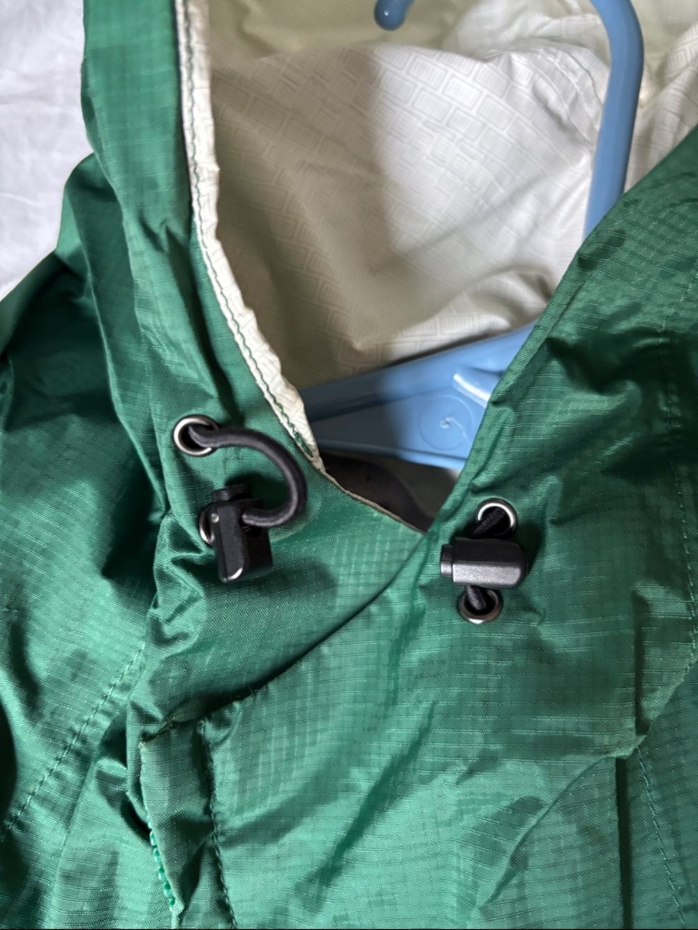 Patagonia Men’s Emerald Green Hooded Rain Jacket - Picture 5 of 6